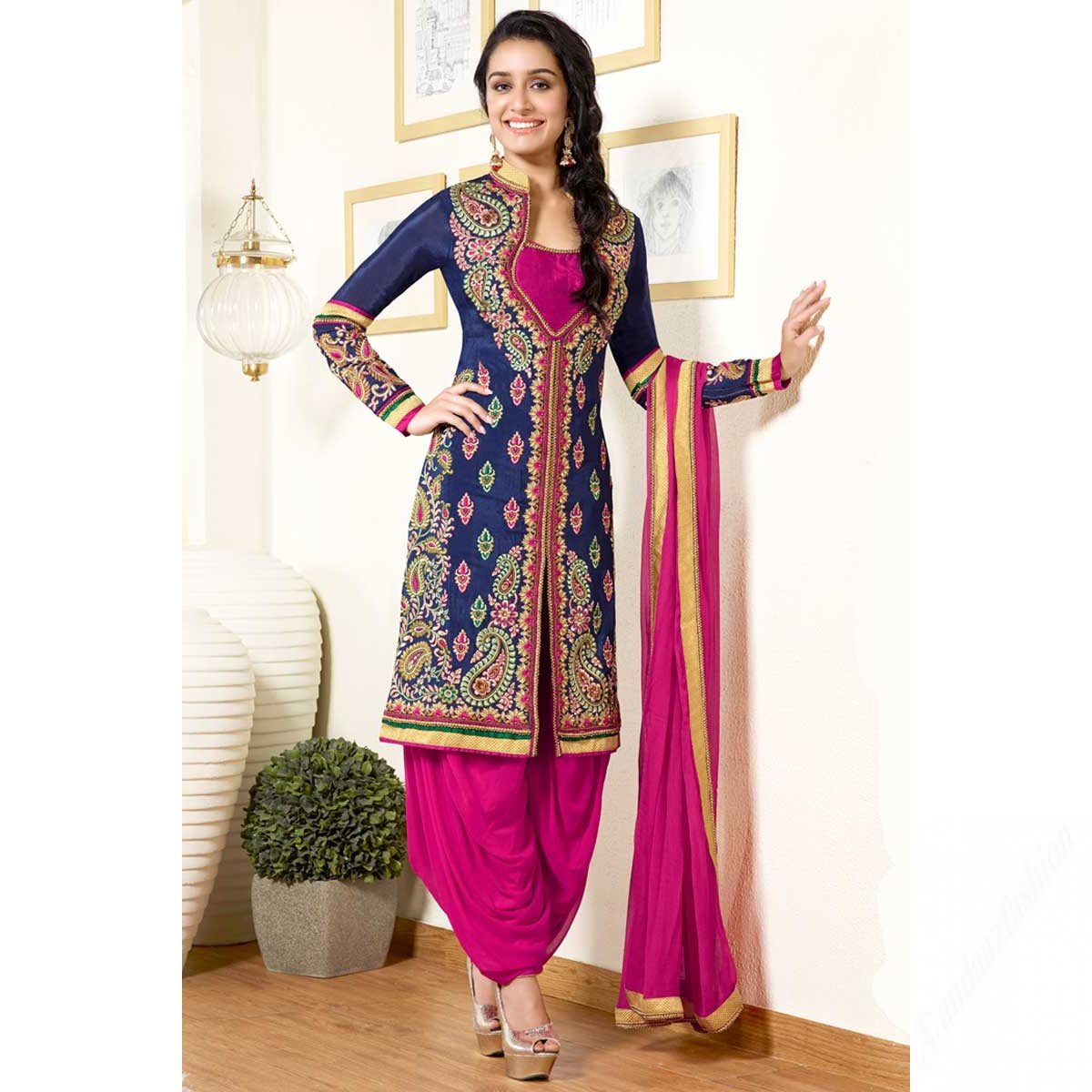 Shraddha Kapoor Navy Blue Crepe Patiala Suit With Dupatta